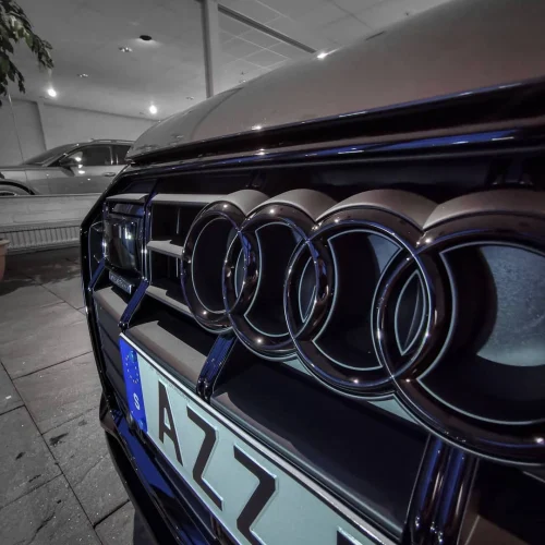 Byte av Audi logga till svart emblem Byte av Audi logga till svart emblem